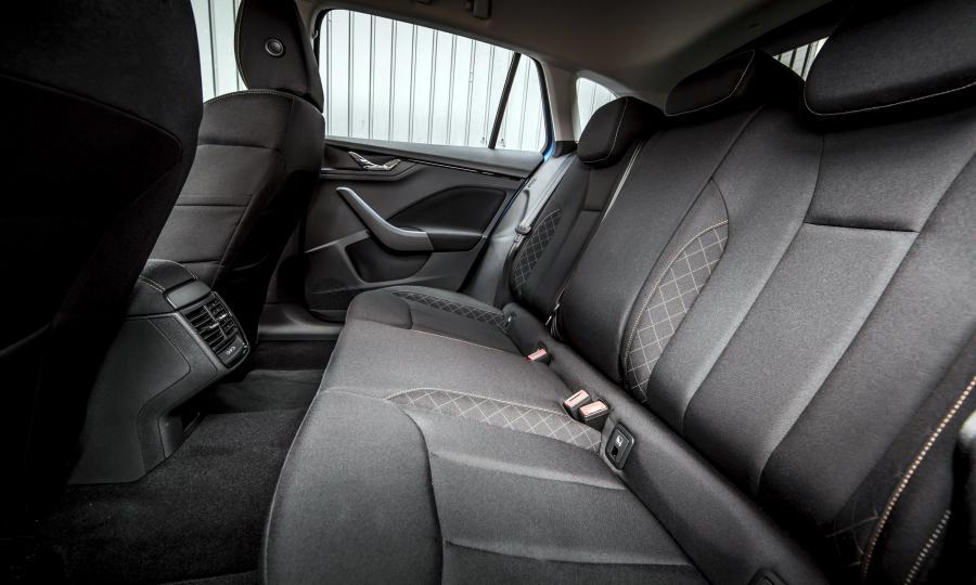 Интерьер Skoda Scala 2019 года  (UK) (фото 18 из 40)